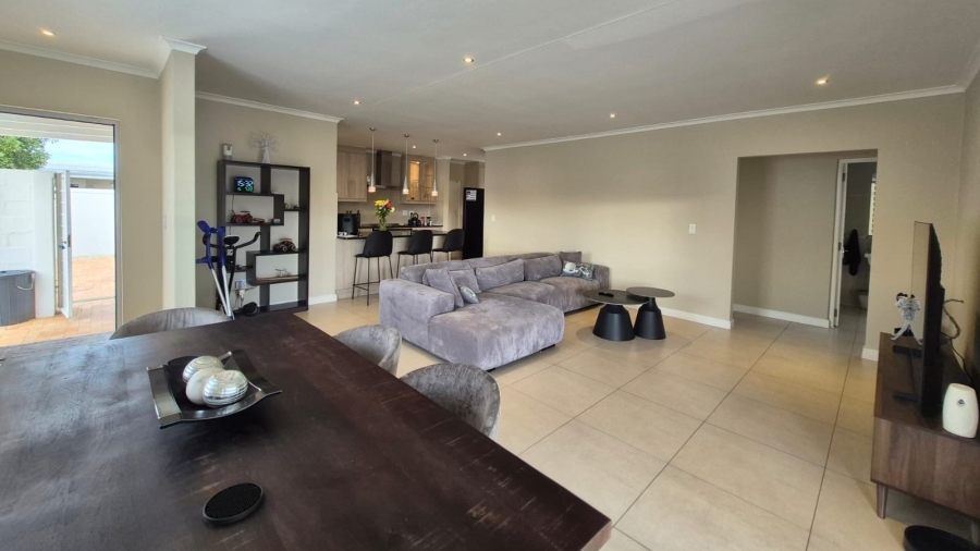 3 Bedroom Property for Sale in Sunningdale Western Cape